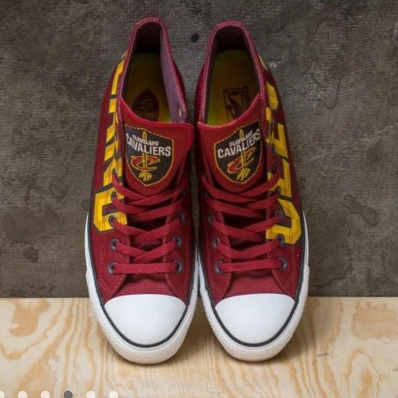 Converse chuck Taylor’s Cleveland Cavaliers High-Top Sneakers - Picture 3 of 4